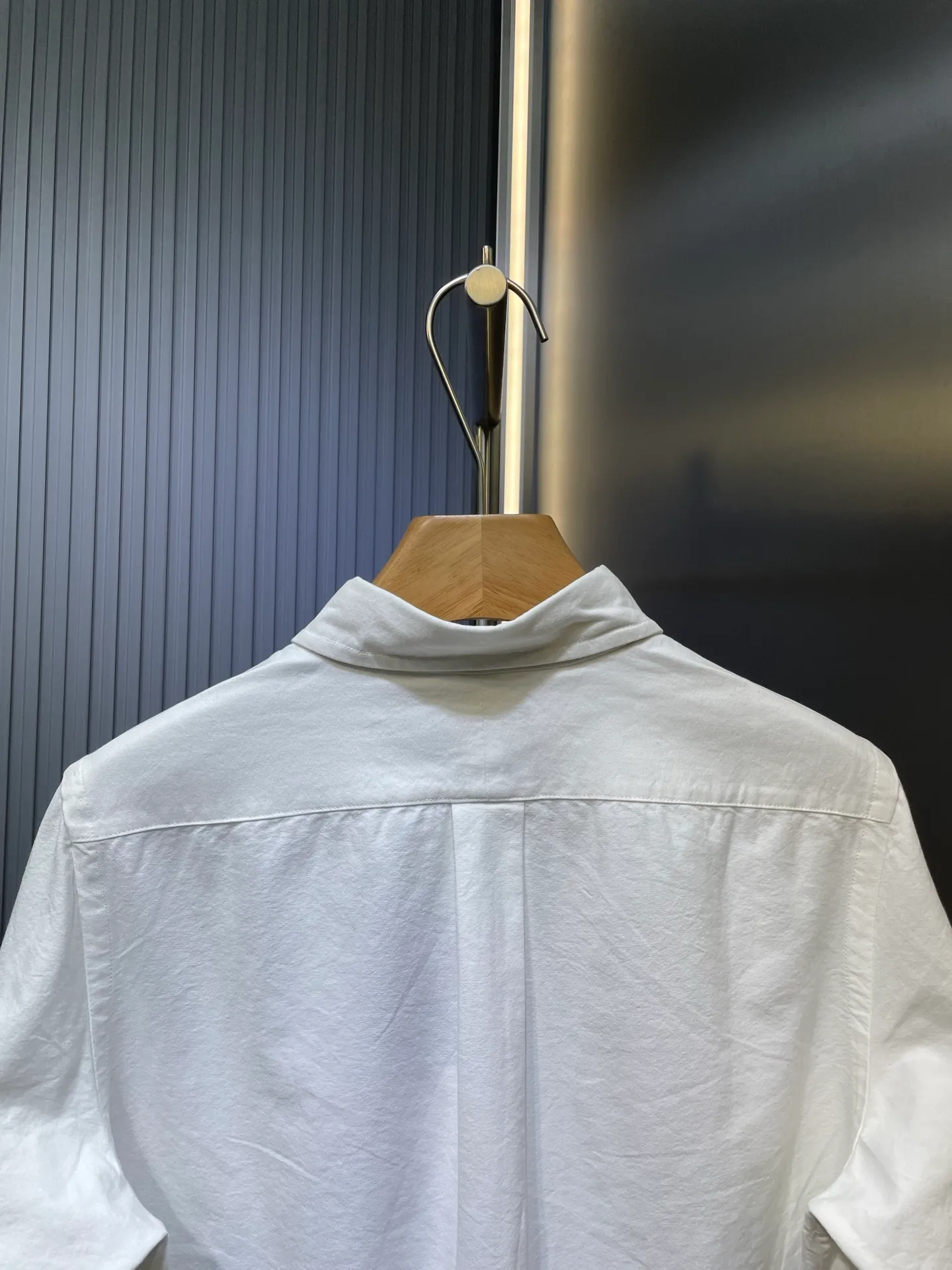 P370 Ralph Lauren 🌟 War Horse solid color shirt, macaron color, white upper body, loose fit, contrasting embroidery design on the cuffs and chest, button closure, can be paired with a skirt of the same color Size: xs-xl